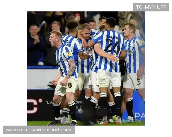 哈得斯菲尔特队员犯规过多，主帅面临舆论压力，哈德斯菲尔德对沃特福德